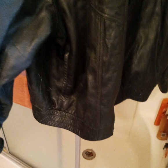 Roundtree & York leather jacket - Picture 3 of 7